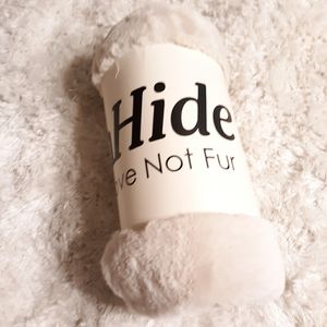 Unhide Love not fur blanket nwt